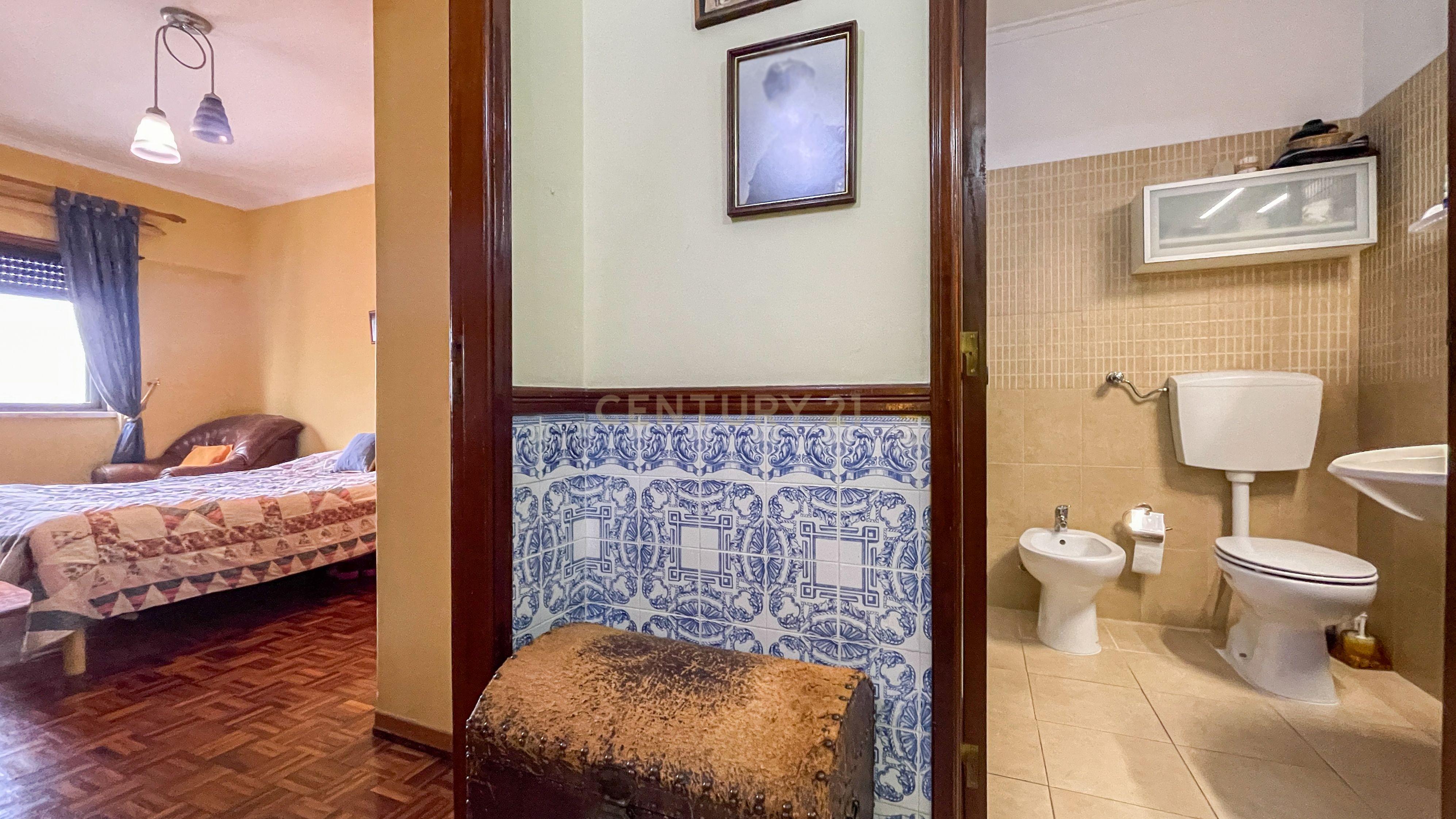 Apartamento T3 - Casal do Chapim - Odivelas - Garagem - Arrecadação - Image 11